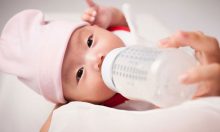 Có nên dùng sữa non cho trẻ sơ sinh